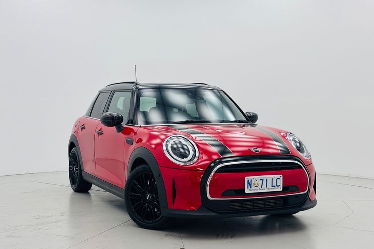 2021 MINI Hatch Cooper MINI Yours F55 LCI-2
