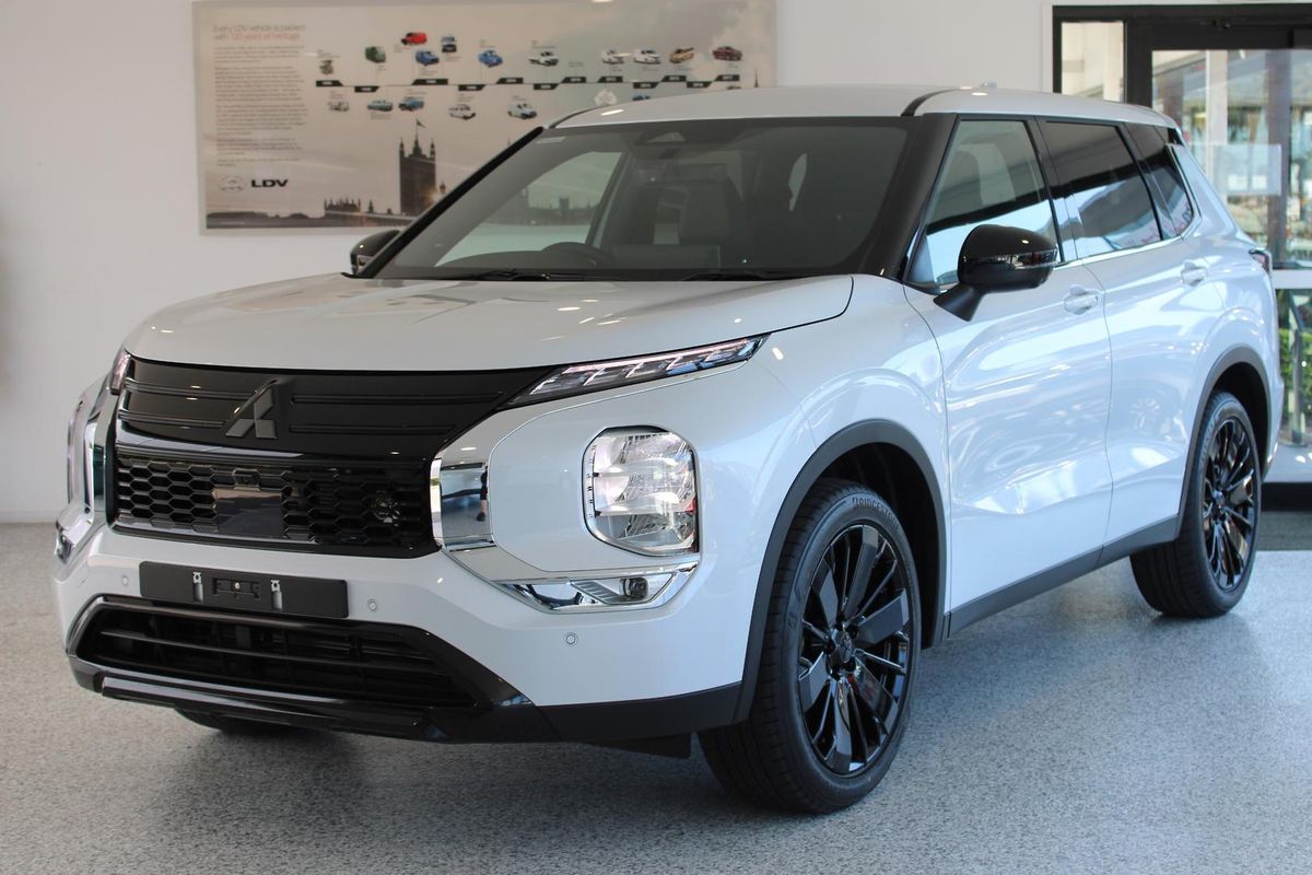 2026 Mitsubishi Outlander Black Edition ZM
