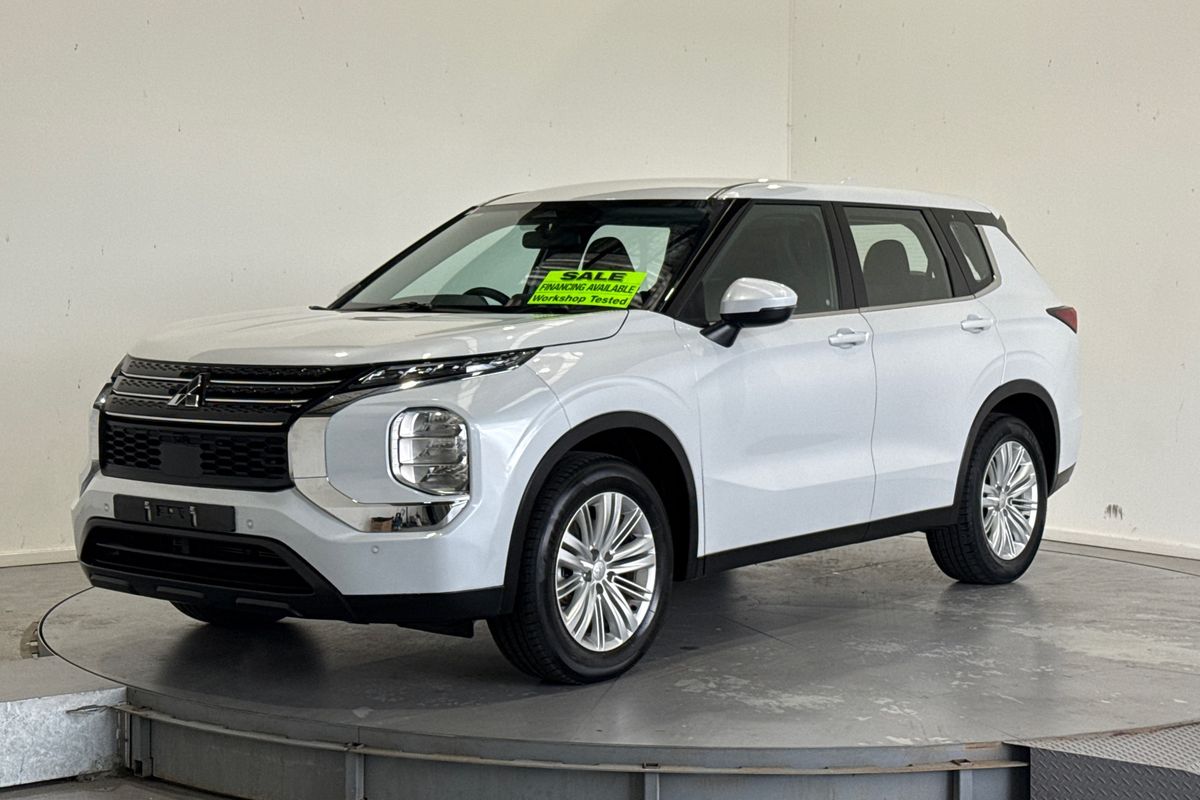 2023 Mitsubishi Outlander ES ZM