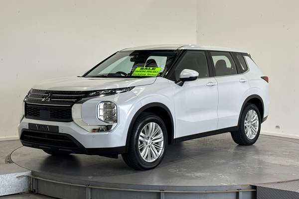 2023 Mitsubishi Outlander ES ZM