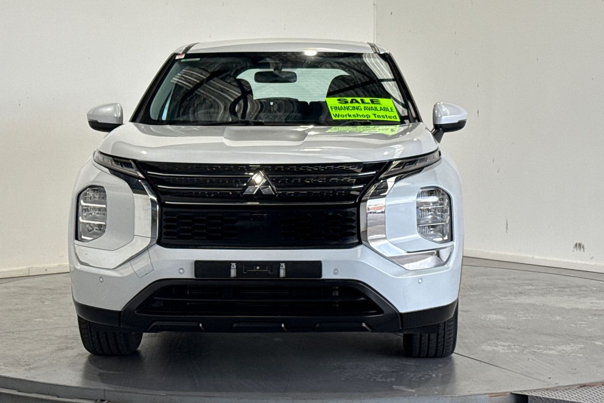 2023 Mitsubishi Outlander ES ZM