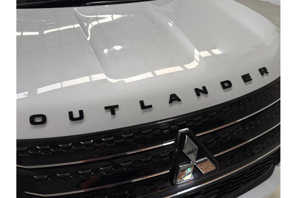 2024 Mitsubishi Outlander LS ZM