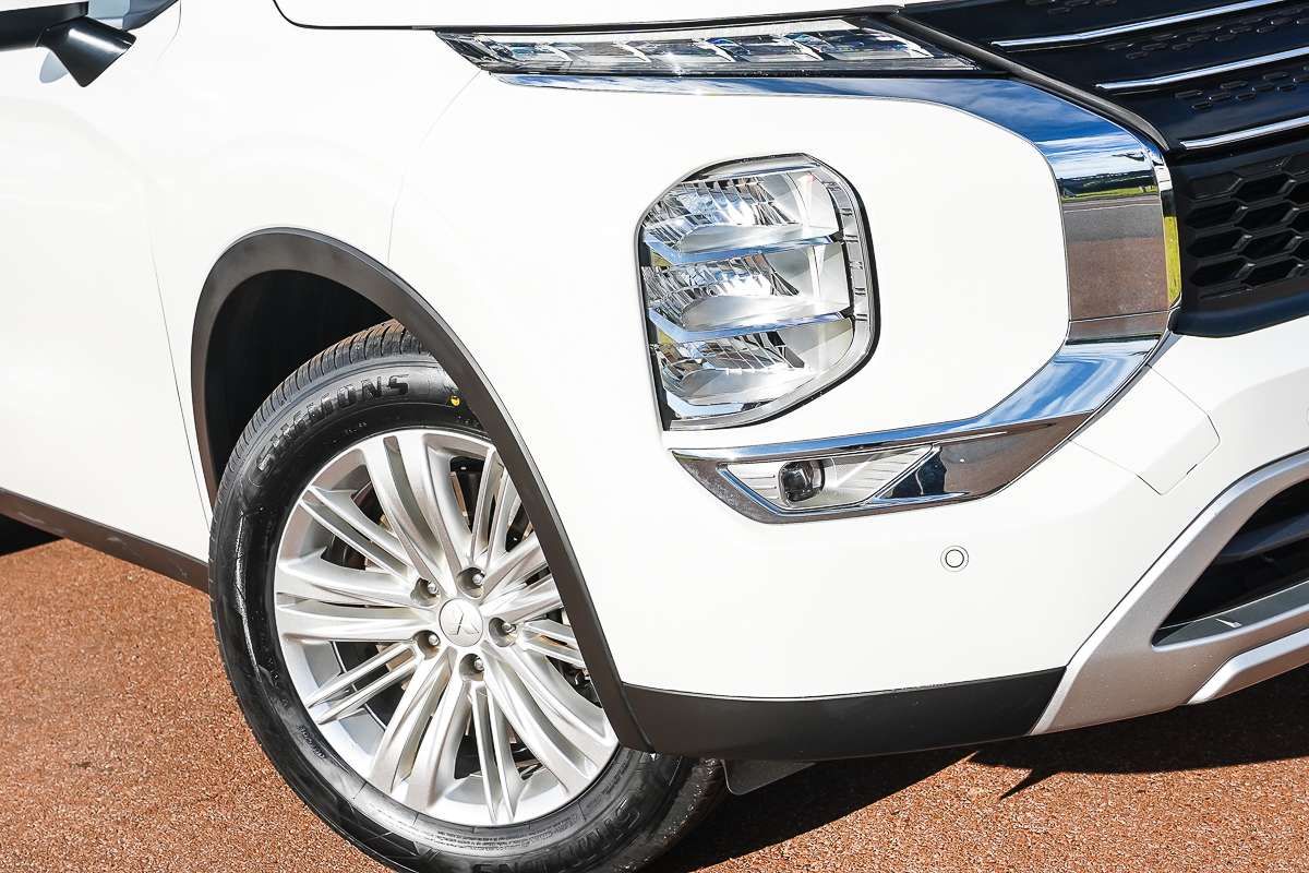 2022 Mitsubishi Outlander LS ZM
