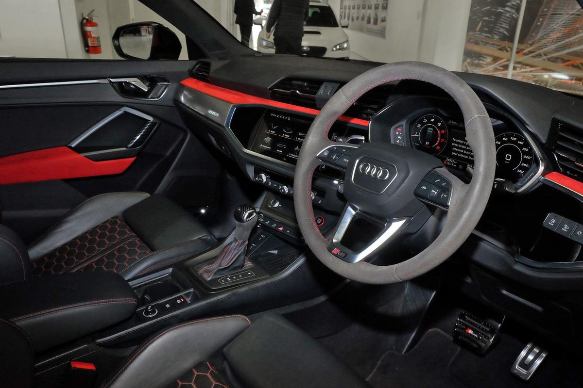 2021 Audi RS Q3 F3 image 7
