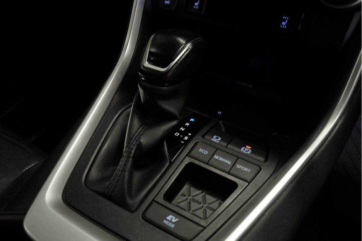 2020 Toyota RAV4 Cruiser AXAH52R image 11