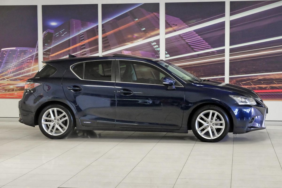 2016 Lexus CT CT200h Sports Luxury ZWA10R image 3