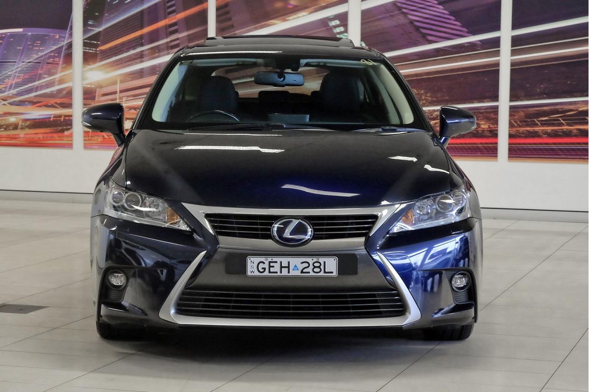 2016 Lexus CT CT200h Sports Luxury ZWA10R image 4