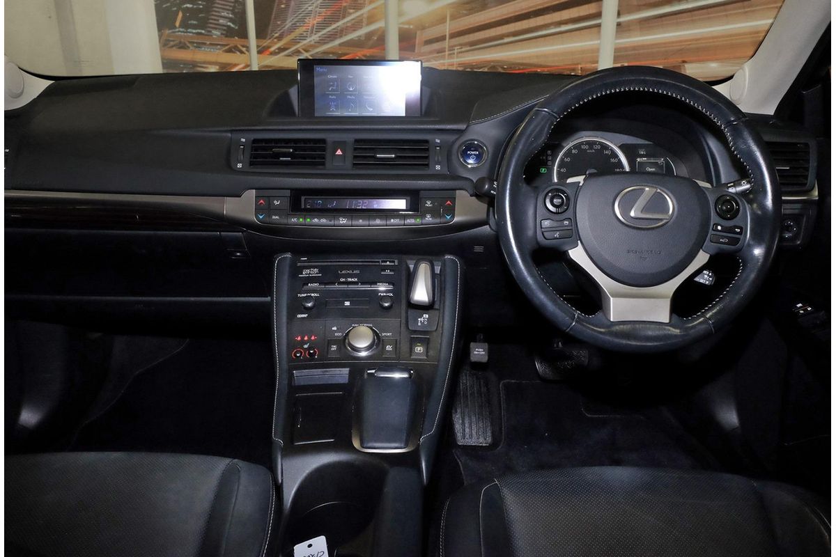 2016 Lexus CT CT200h Sports Luxury ZWA10R image 8