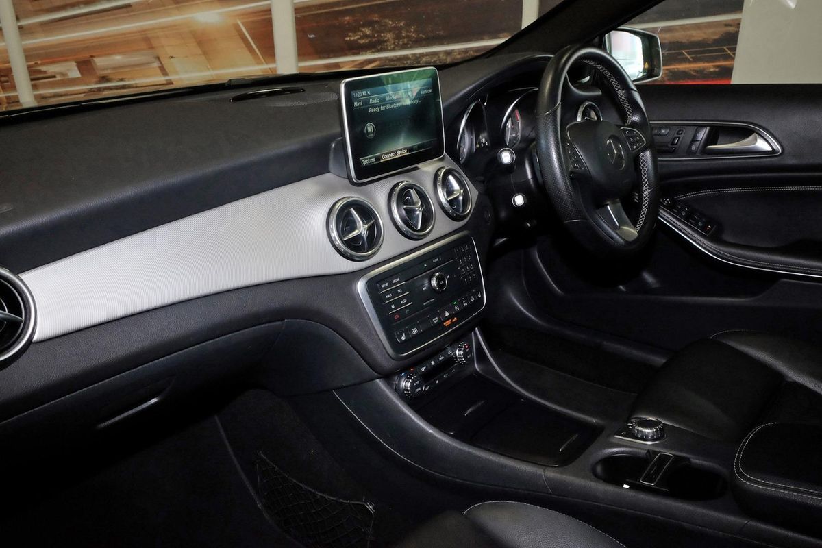 2016 Mercedes-Benz GLA-Class GLA250 X156 image 9