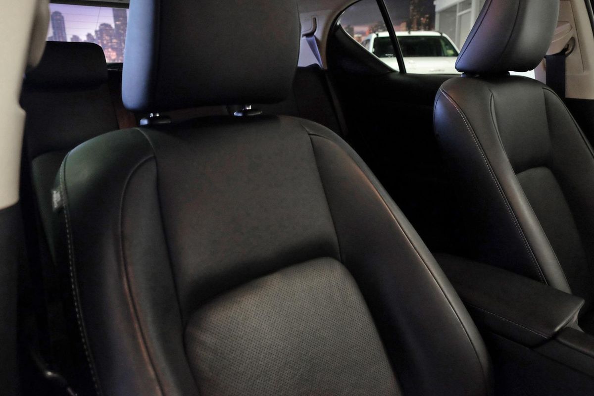 2016 Lexus CT CT200h Sports Luxury ZWA10R image 17