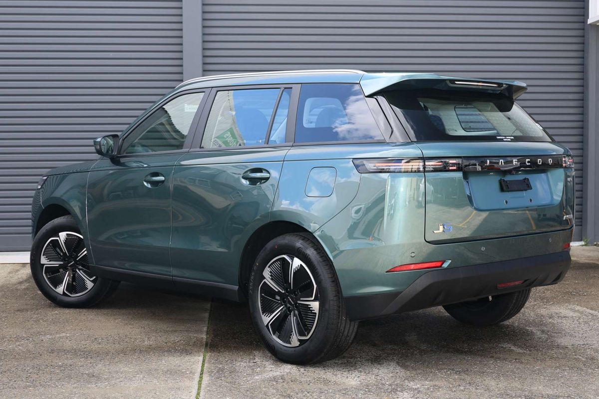 2026 OMODA JAECOO J5 Hybrid Summit
