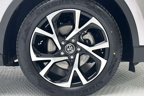 2018 Toyota C-HR Koba NGX50R thumb-9