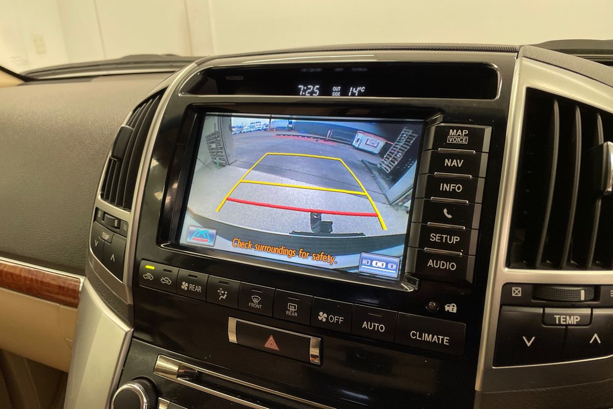 2013 Toyota Landcruiser Sahara VDJ200R