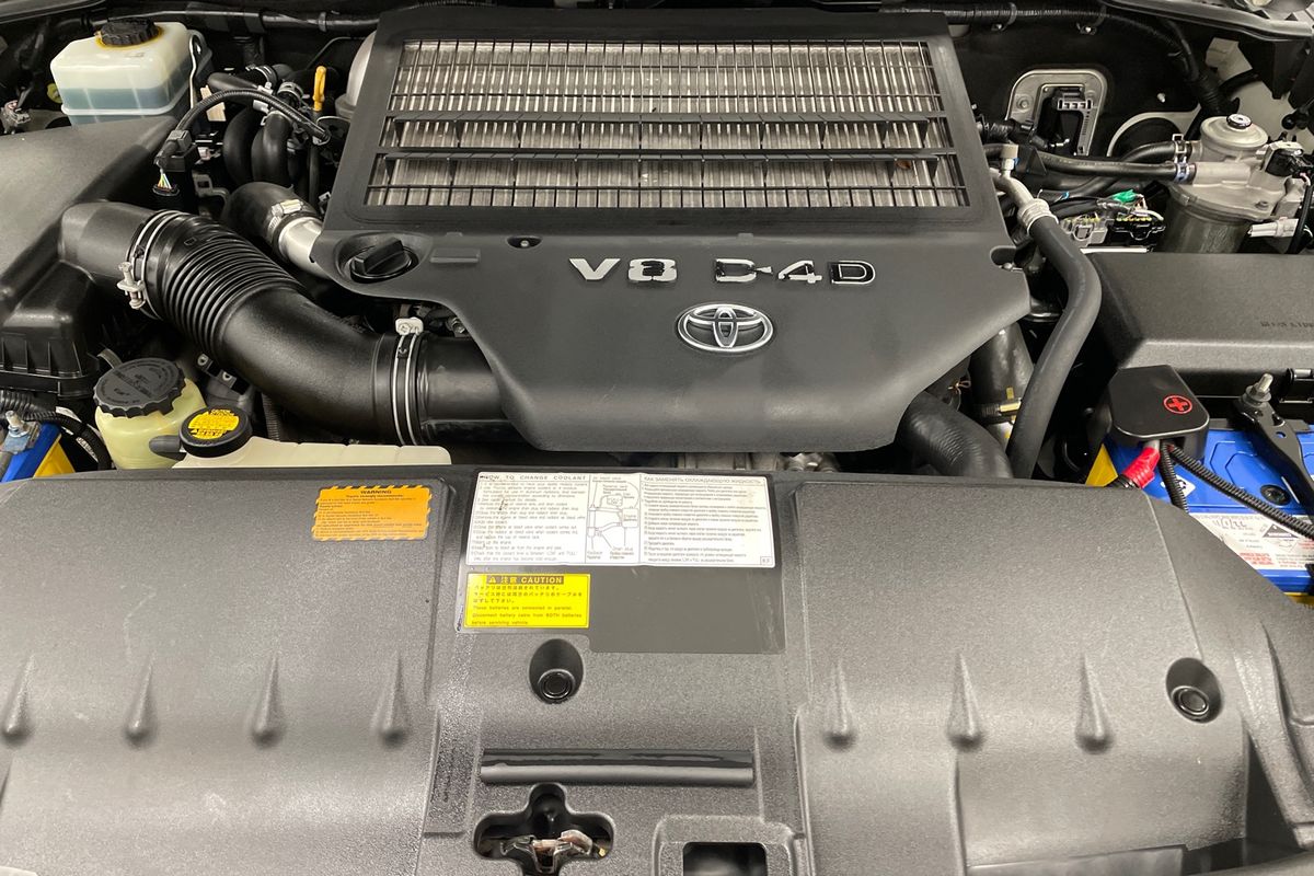 2013 Toyota Landcruiser Sahara VDJ200R