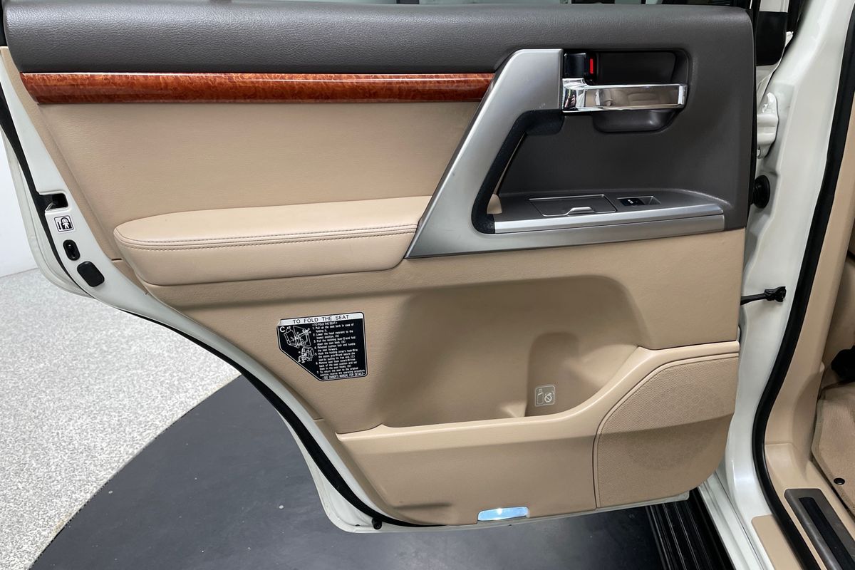 2013 Toyota Landcruiser Sahara VDJ200R
