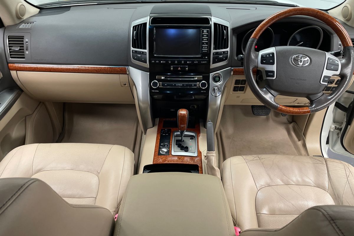 2013 Toyota Landcruiser Sahara VDJ200R