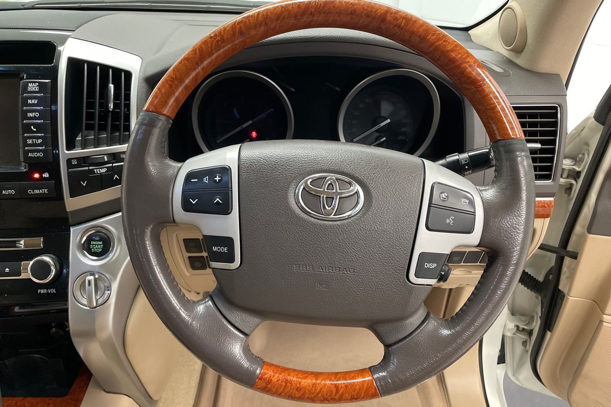 2013 Toyota Landcruiser Sahara VDJ200R