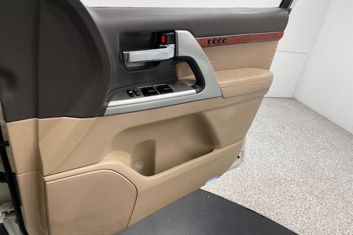 2013 Toyota Landcruiser Sahara VDJ200R