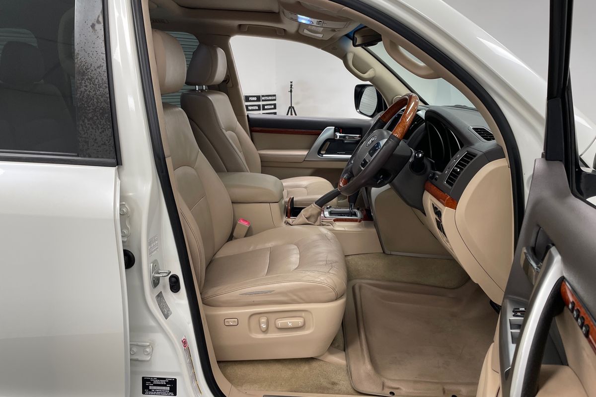 2013 Toyota Landcruiser Sahara VDJ200R