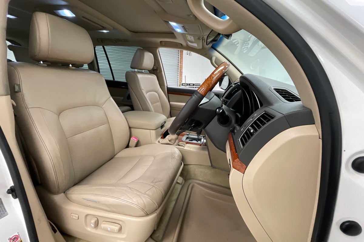 2013 Toyota Landcruiser Sahara VDJ200R
