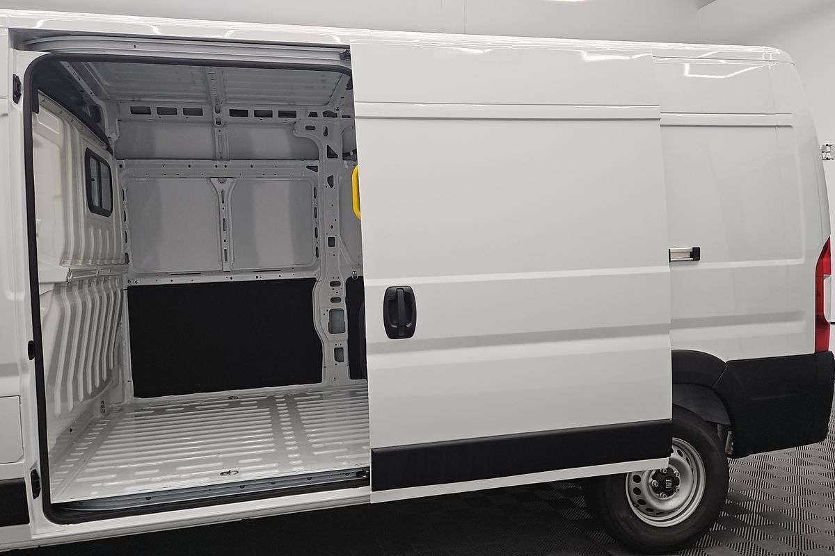 2026 Fiat Ducato Series 2 LWB Mid Roof image 18