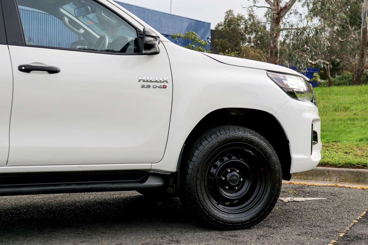 2019 Toyota Hilux SR GUN126R 4X4 image 6