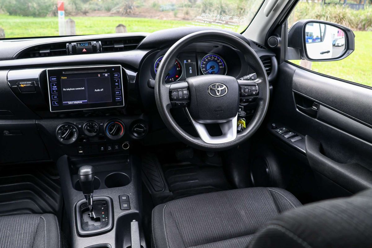 2019 Toyota Hilux SR GUN126R 4X4 image 11
