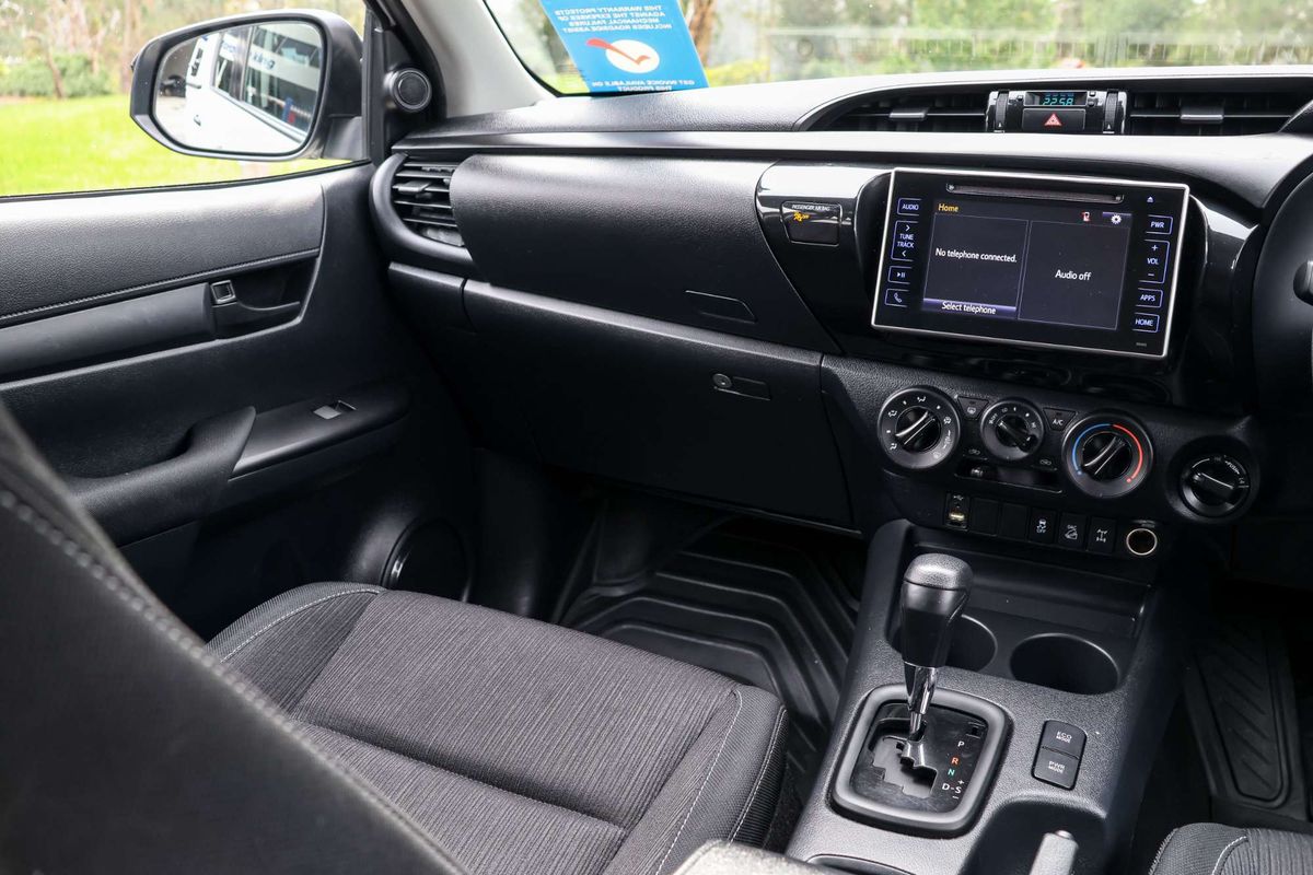 2019 Toyota Hilux SR GUN126R 4X4 image 12