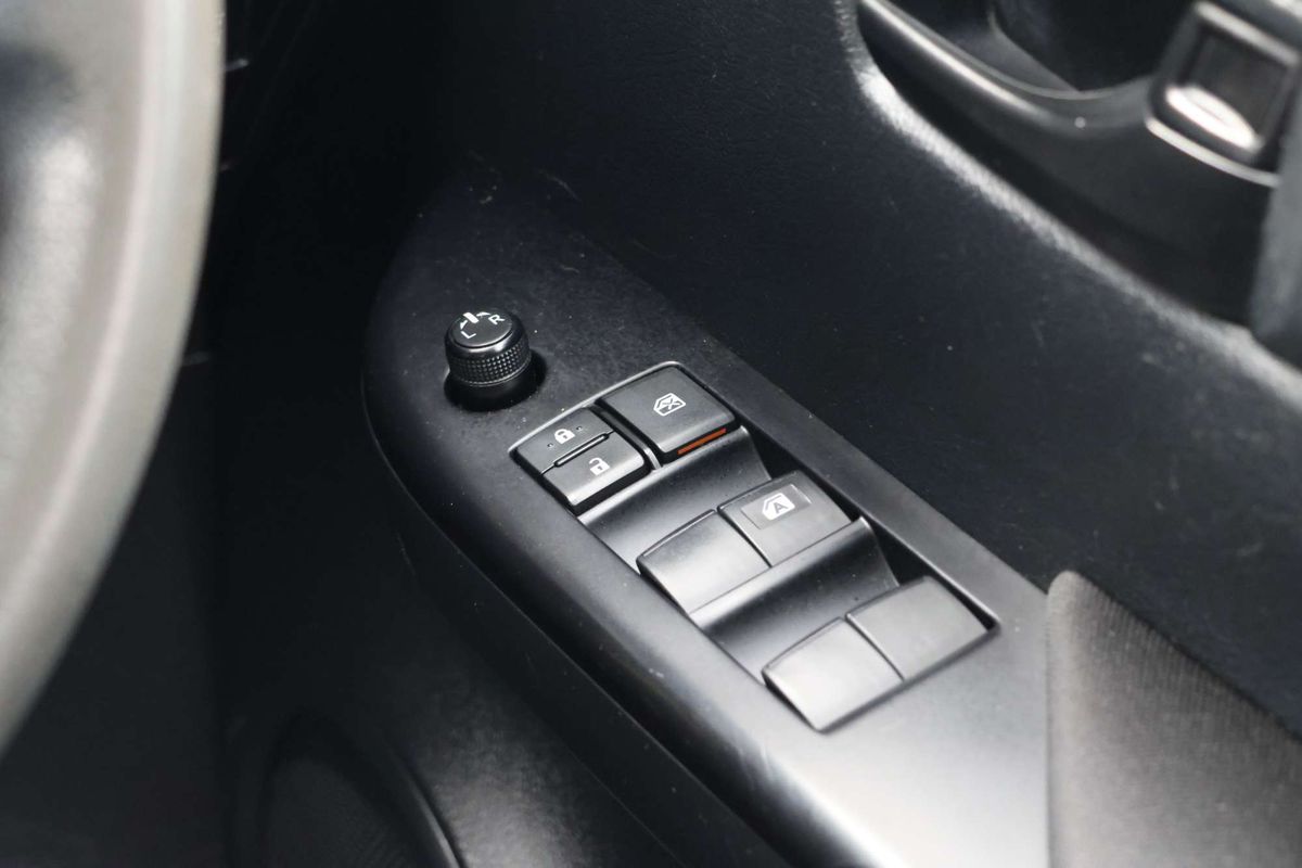 2019 Toyota Hilux SR GUN126R 4X4 image 19