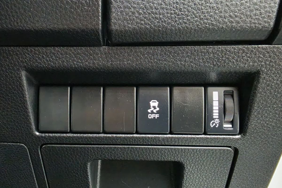 2022 Isuzu D-MAX SX 4X4 image 32