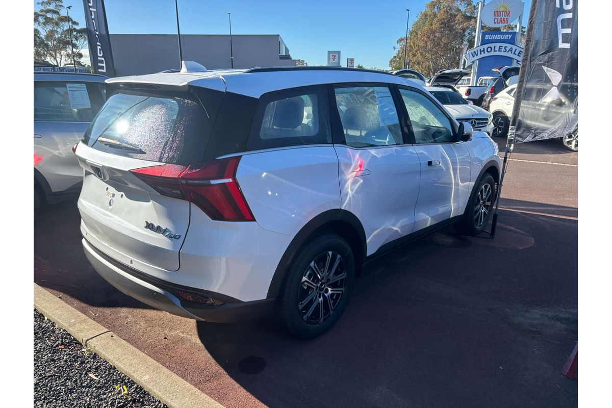 2025 Mahindra XUV700 AX7L
