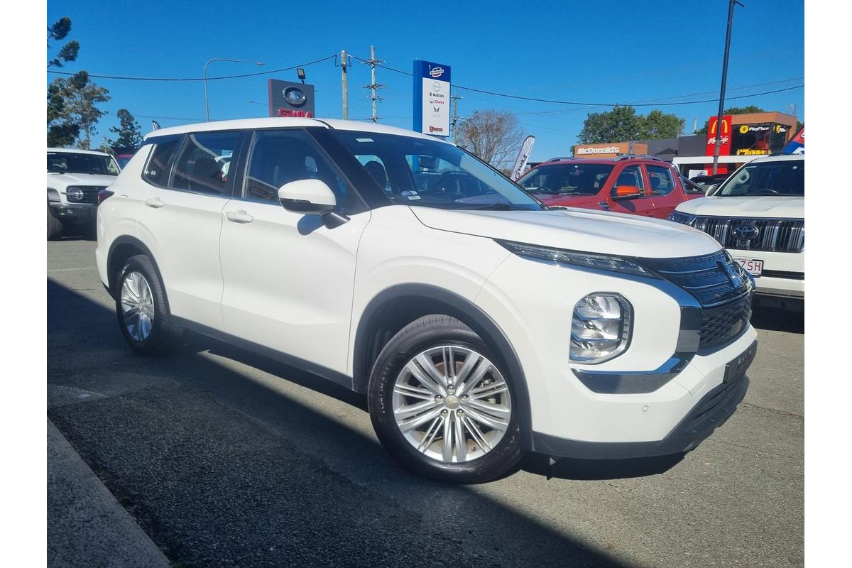 2024 Mitsubishi Outlander ES ZM