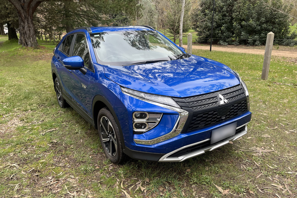 2025 Mitsubishi Eclipse Cross PHEV XLS YB