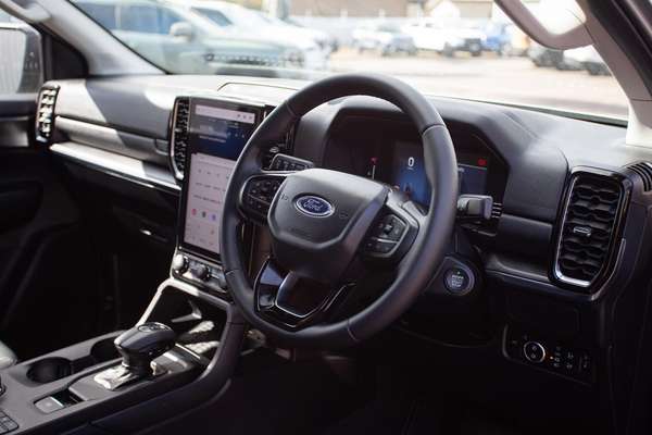 2025 Ford Everest Trend 2.0L thumb-3