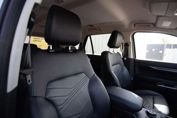 2025 Ford Everest Trend 2.0L thumb-23