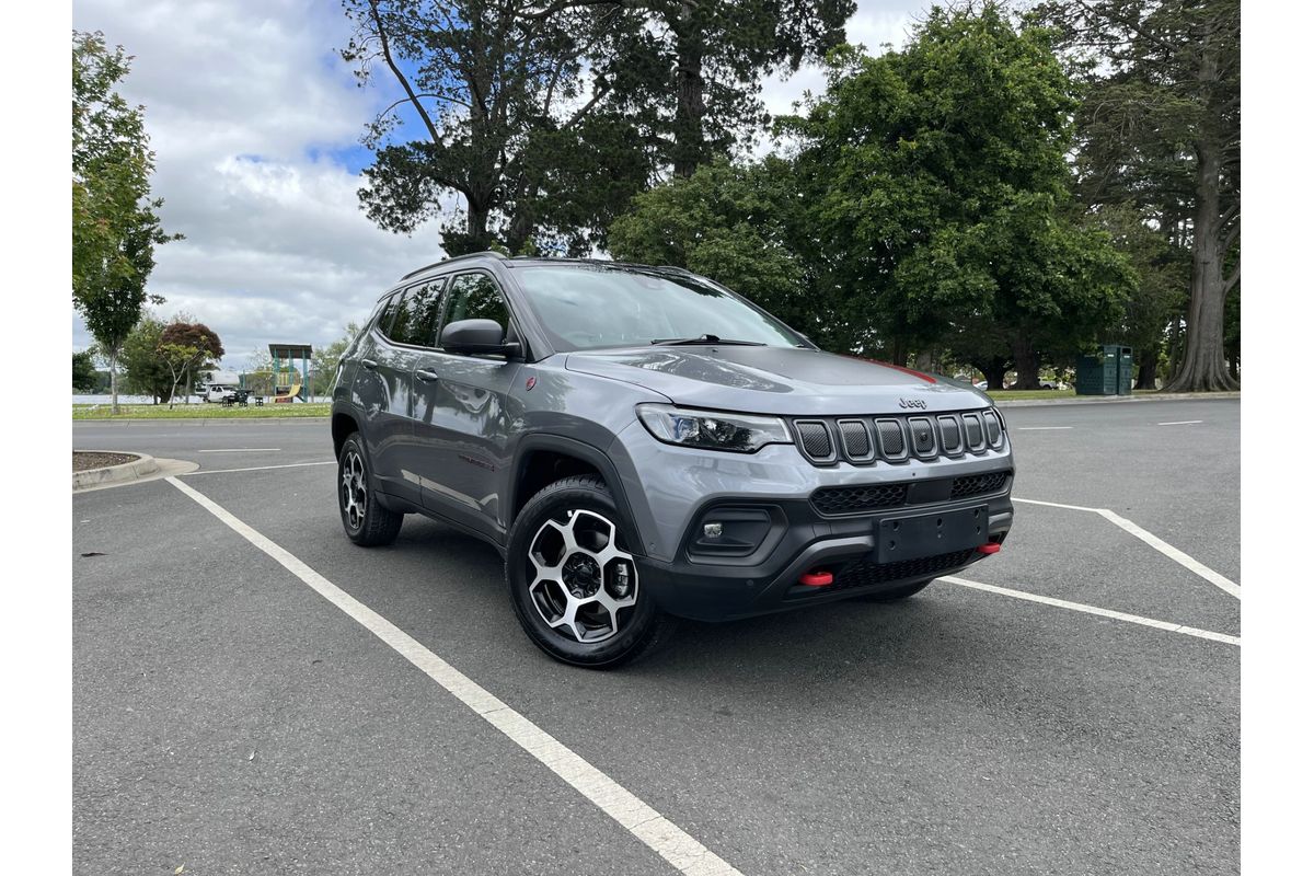 2025 Jeep Compass Trailhawk M6