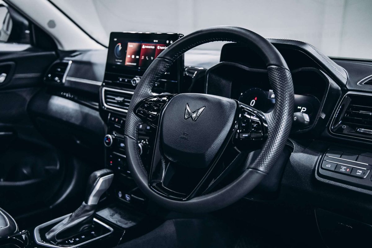 2025 Mahindra XUV3XO AX7L