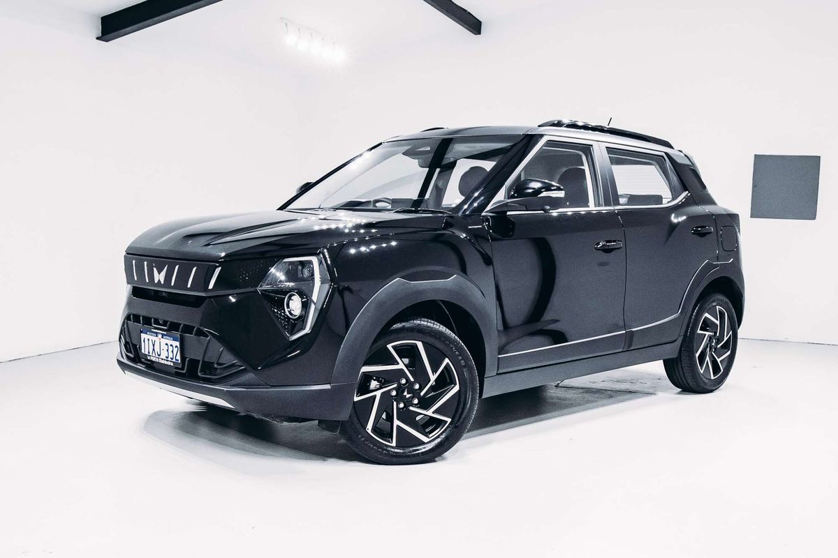 2025 Mahindra XUV3XO AX7L