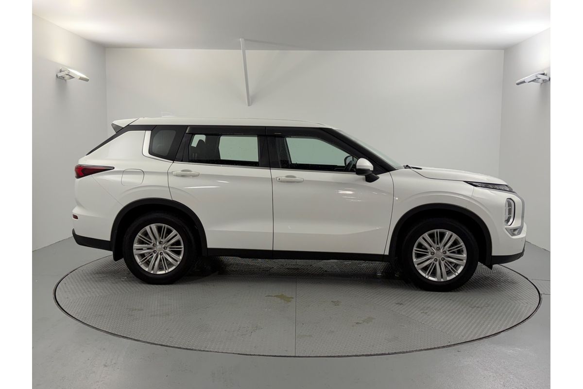 2023 Mitsubishi Outlander ES ZM