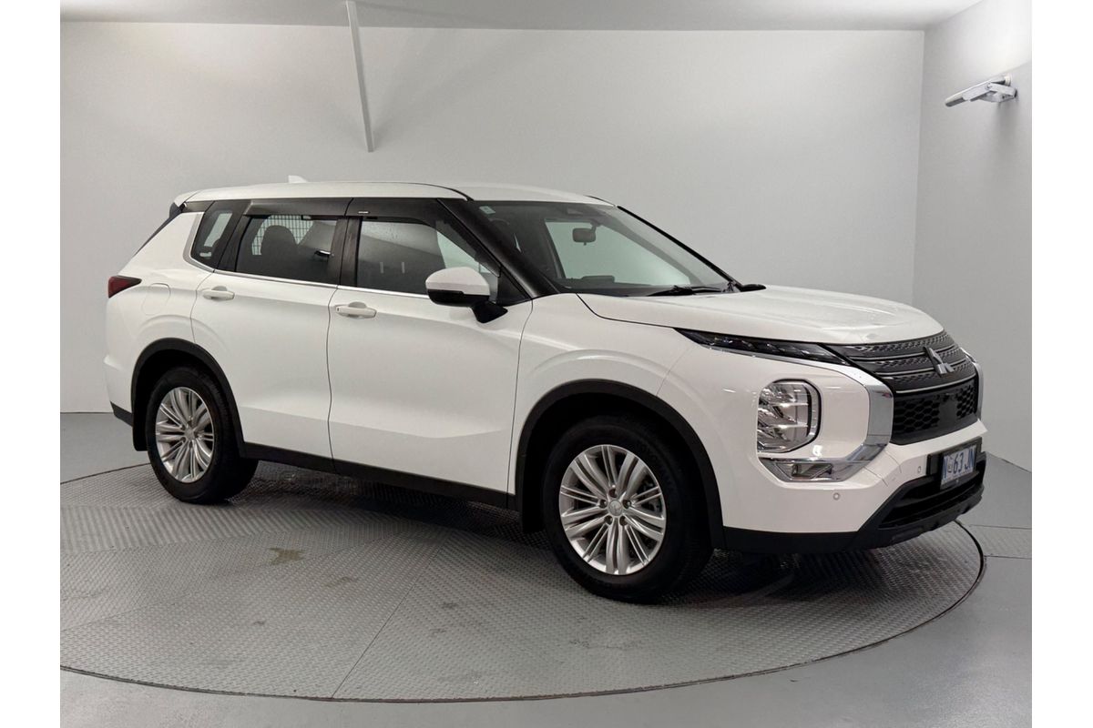 2023 Mitsubishi Outlander ES ZM