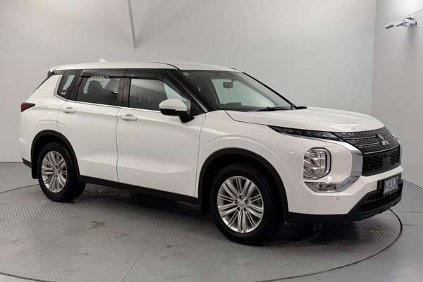 2023 Mitsubishi Outlander ES ZM
