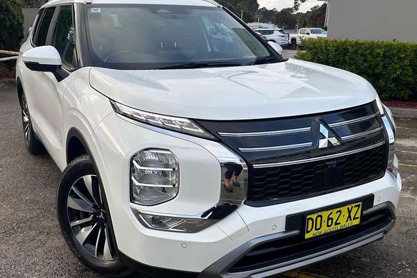 2025 Mitsubishi Outlander LS ZM