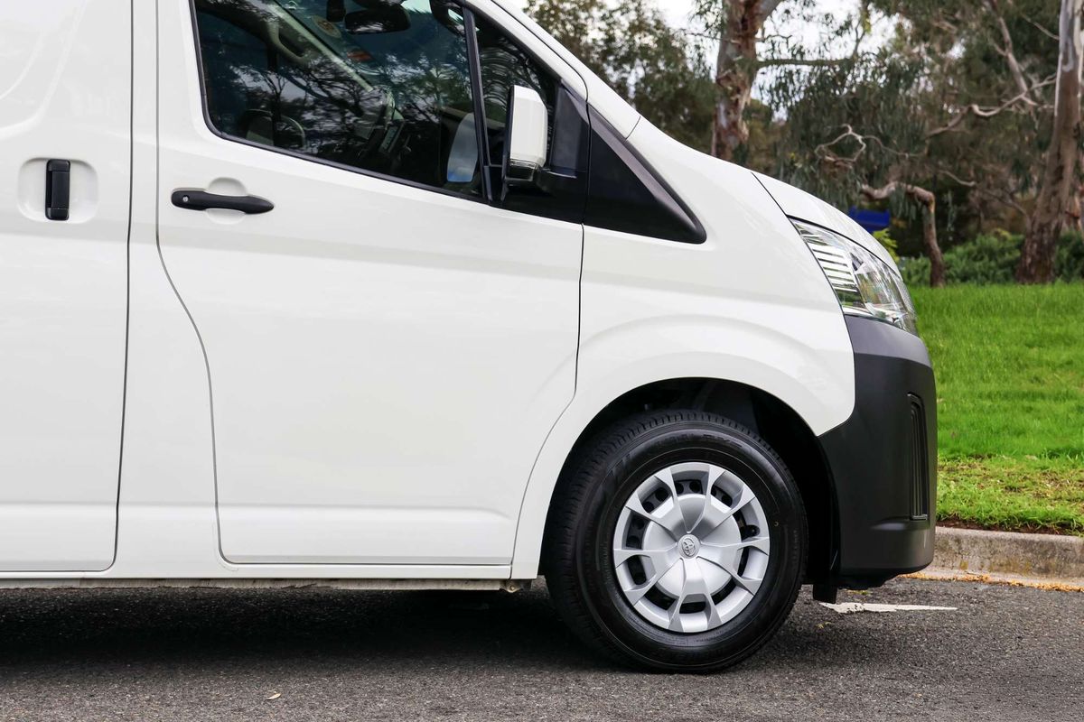 2019 Toyota Hiace GDH300R LWB image 6