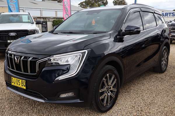 2023 Mahindra XUV700 AX7