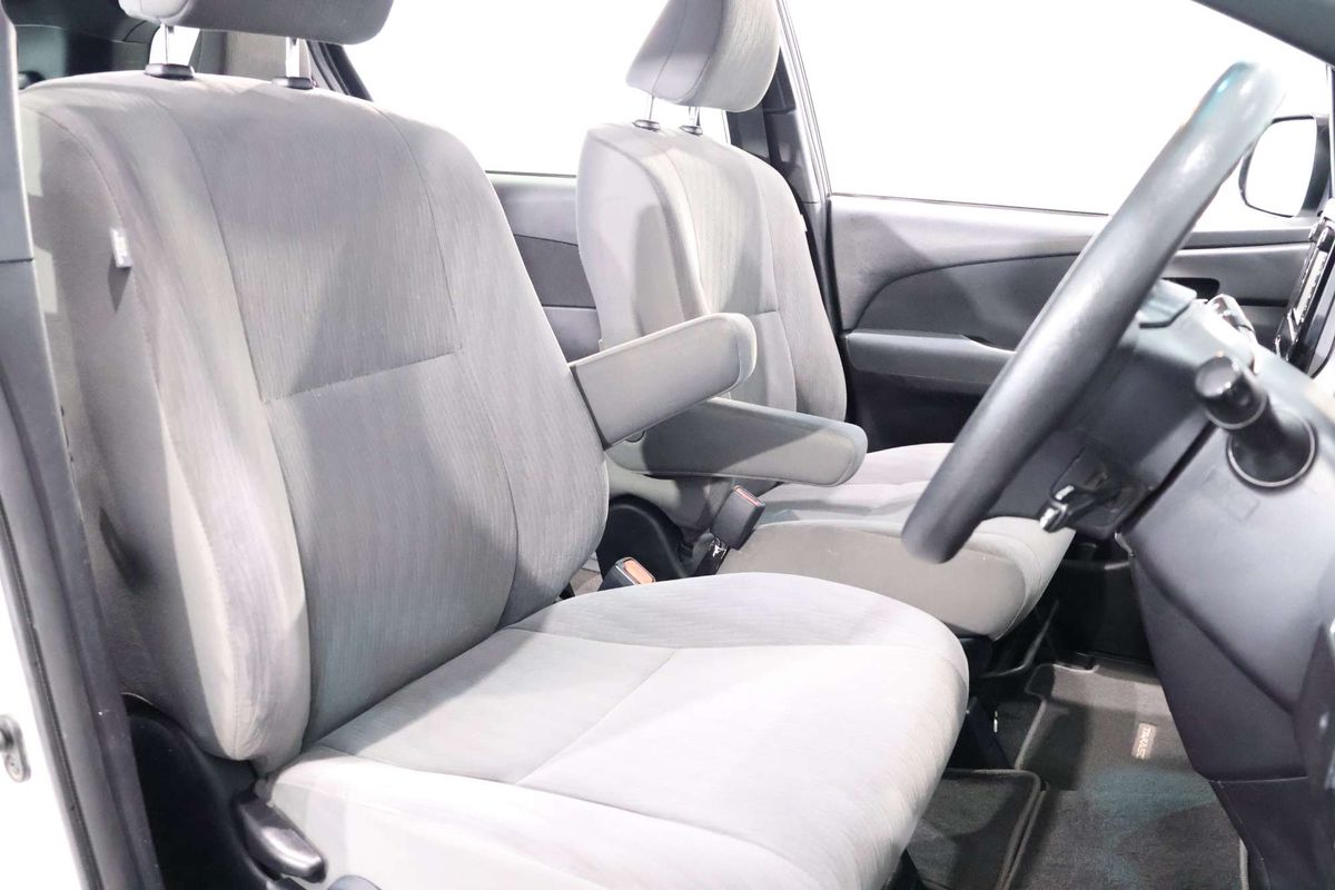 2018 Toyota Tarago GLi ACR50R