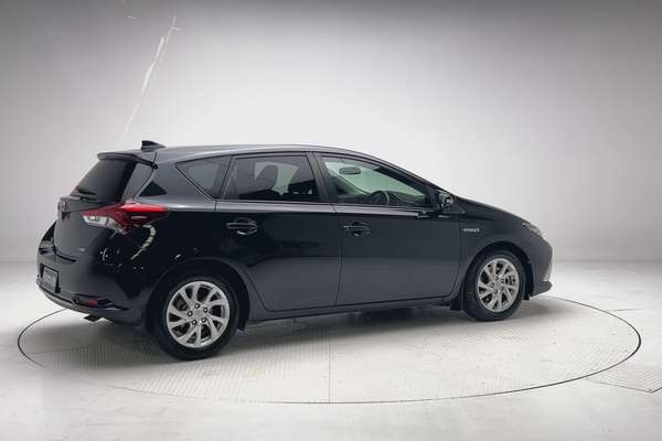 2017 Toyota Corolla Hybrid ZWE186R thumb-2