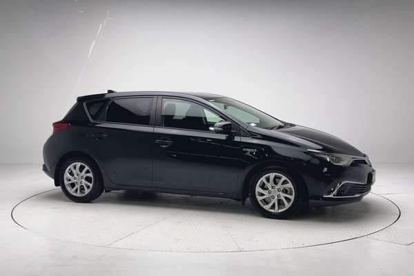 2017 Toyota Corolla Hybrid ZWE186R thumb-3