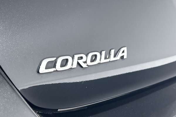2017 Toyota Corolla Hybrid ZWE186R thumb-21