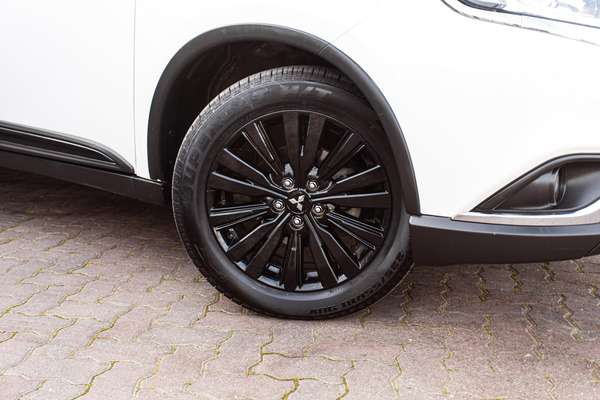 2020 Mitsubishi Outlander Black Edition ZL thumb-2