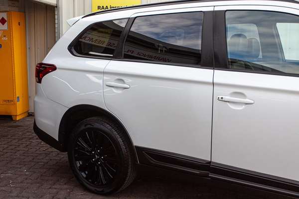 2020 Mitsubishi Outlander Black Edition ZL thumb-5